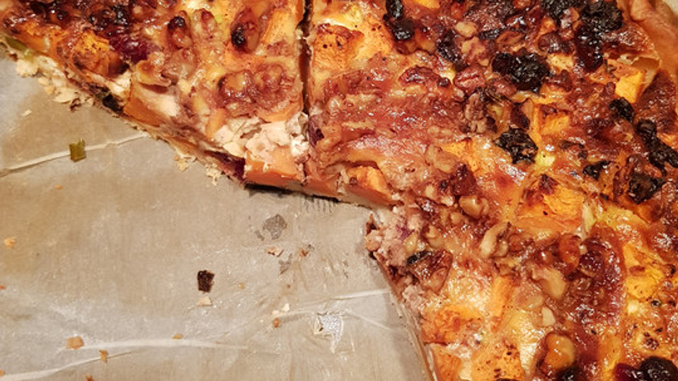 Süßkartoffelquiche mit salzig karamellisierten Walnüssen und ... Süßkartoffelquiche mit salzig karamellisierten Walnüssen und ...