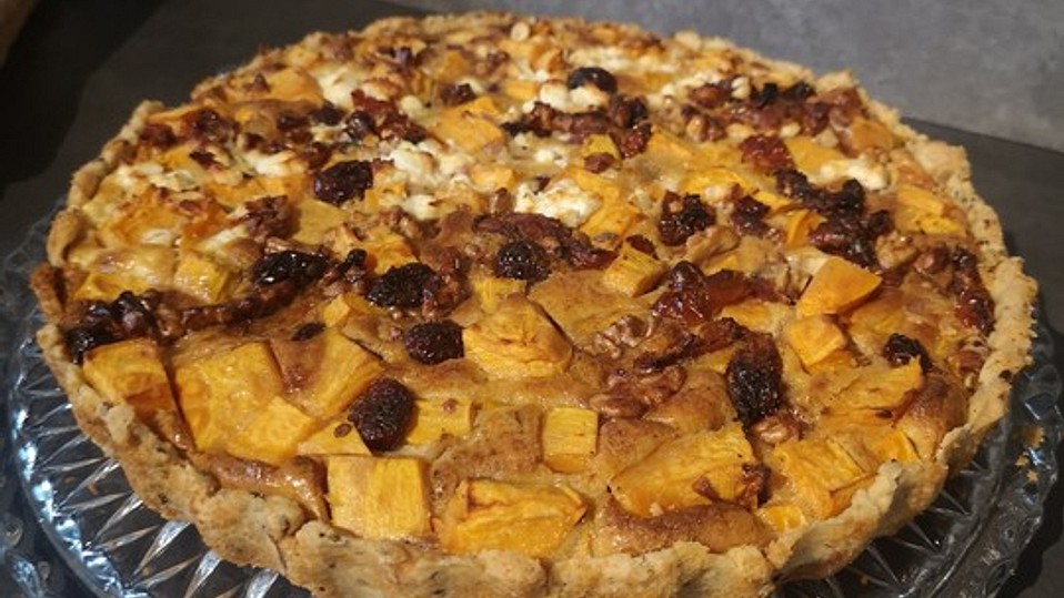 Süßkartoffelquiche mit salzig karamellisierten Walnüssen und ... Süßkartoffelquiche mit salzig karamellisierten Walnüssen und ...