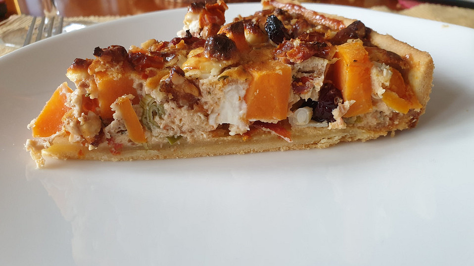 Süßkartoffelquiche mit salzig karamellisierten Walnüssen und ...
