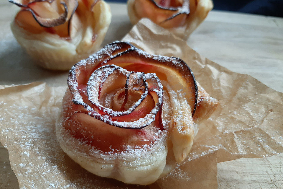 Apfelrosen mit veganem Blätterteig