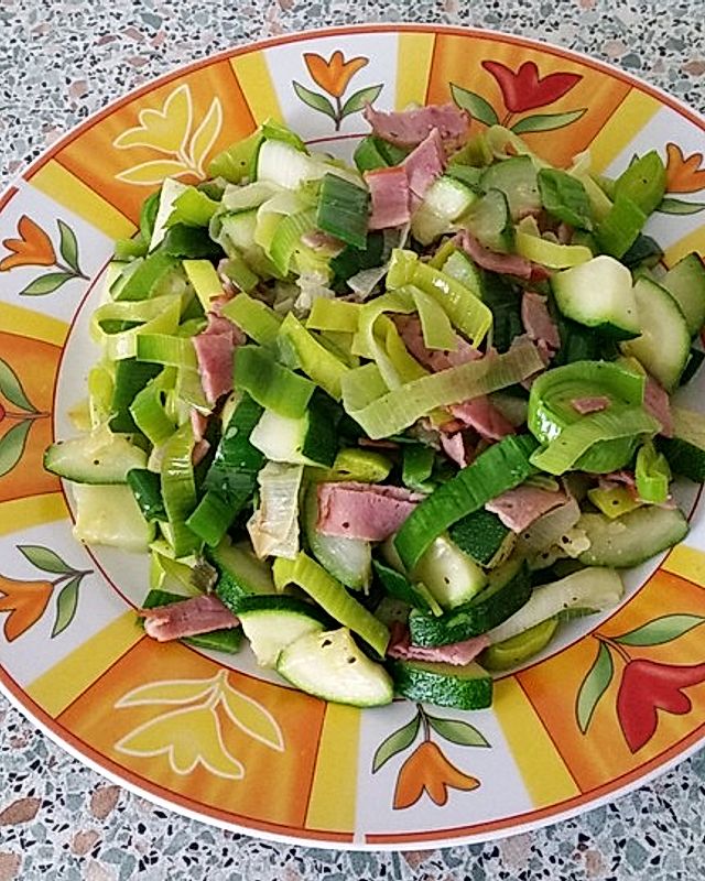 Low-Carb Zucchini-Porree-Gemüse