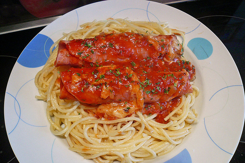 Schinkenrollen an Tomaten - Sahne - Sauce gratiniert