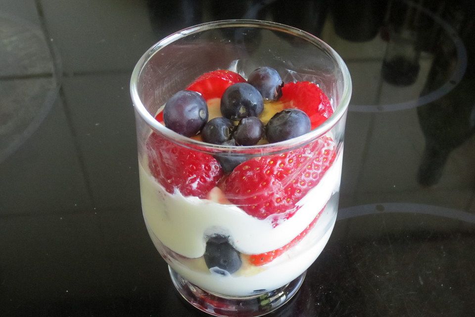 Joghurt-Quark-Creme mit Beeren