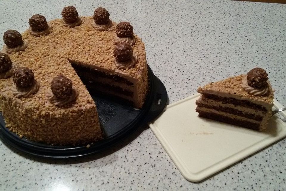 Rocher Torte mit Nutella und Haselnüssen