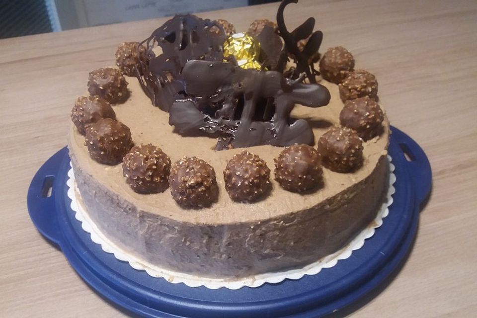 Rocher Torte mit Nutella und Haselnüssen