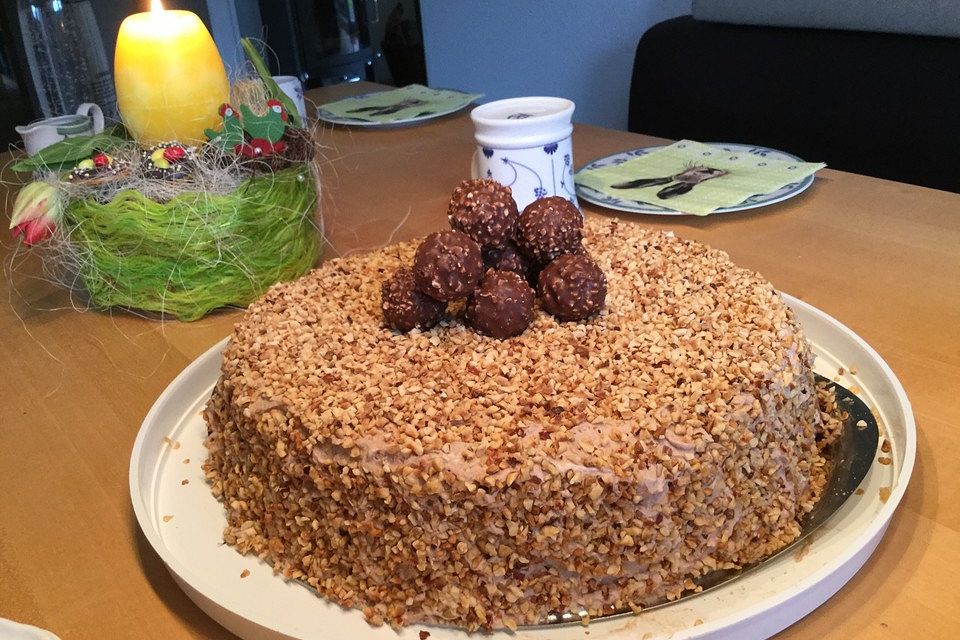 Rocher Torte mit Nutella und Haselnüssen