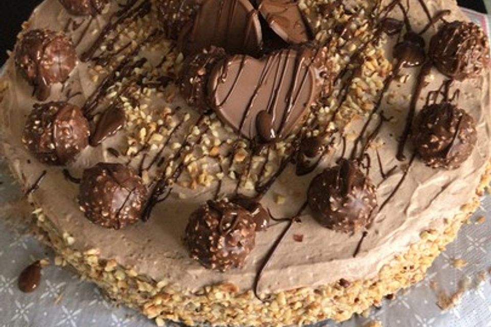 Rocher Torte mit Nutella und Haselnüssen