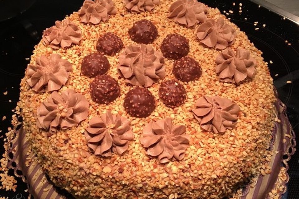 Rocher Torte mit Nutella und Haselnüssen