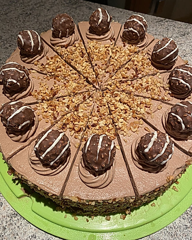 Rocher Torte mit Nutella und Haselnüssen