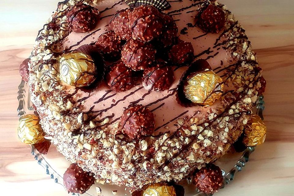 Rocher Torte mit Nutella und Haselnüssen