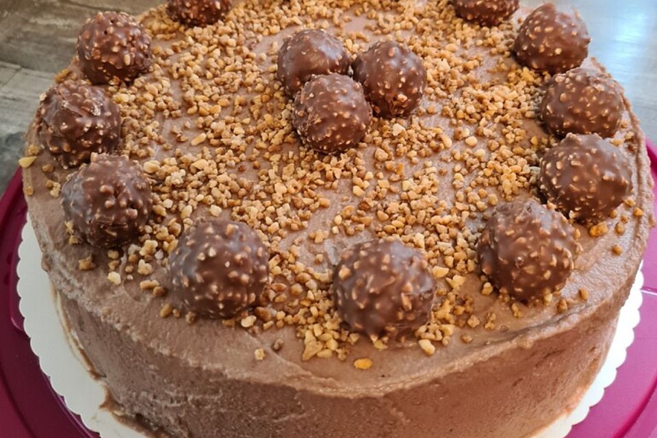 Rocher Torte mit Nutella und Haselnüssen