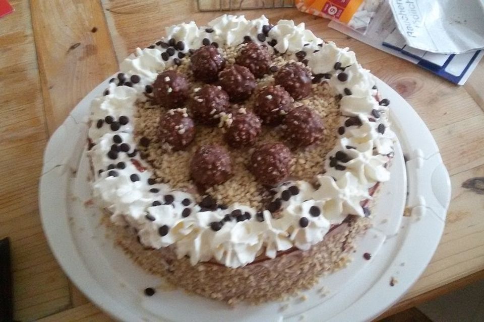 Rocher Torte mit Nutella und Haselnüssen