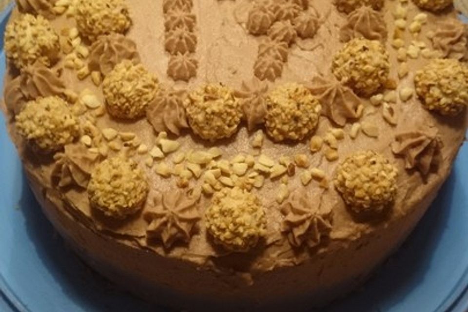 Rocher Torte mit Nutella und Haselnüssen