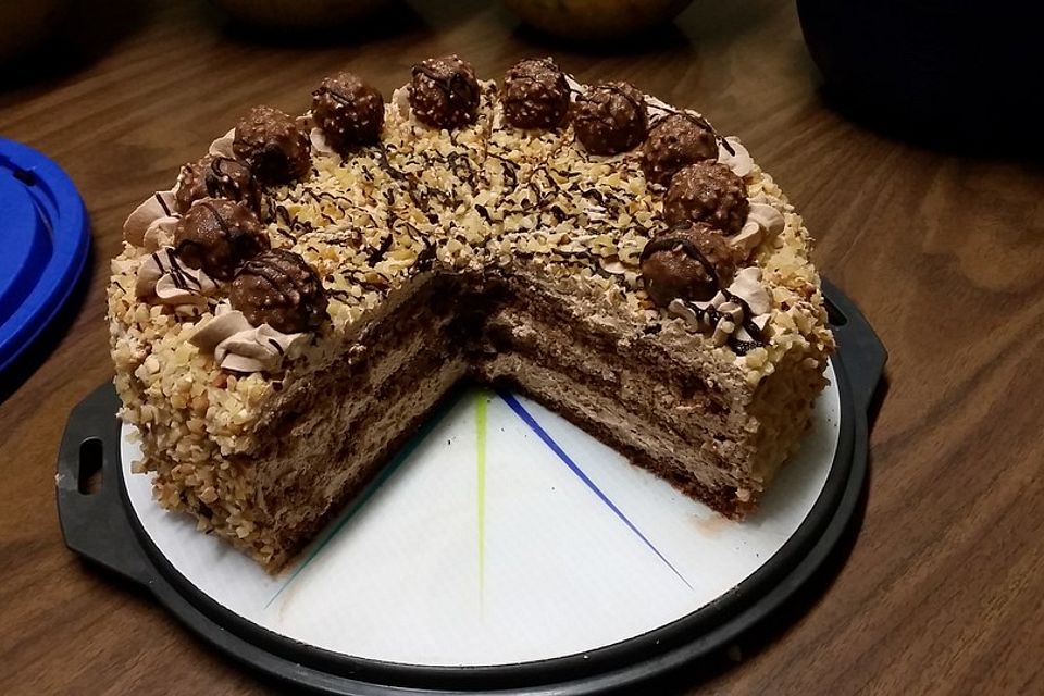 Rocher Torte mit Nutella und Haselnüssen