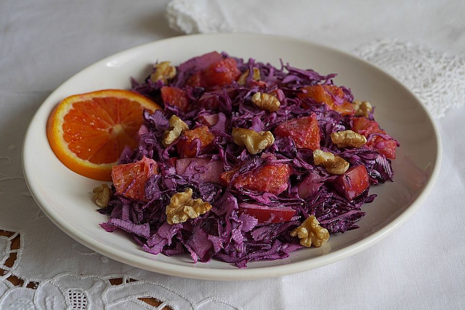 Rotkohlsalat mit Blutorangen und Walnüssen