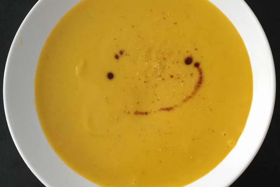 Asiatisch angehauchte Kürbis-Kartoffel-Suppe