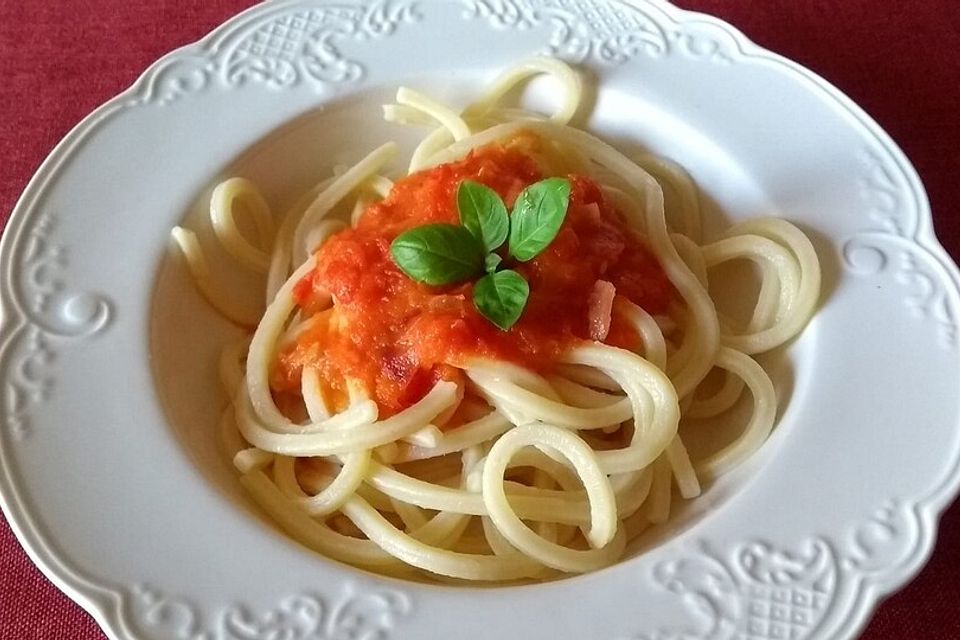 Gemüsesauce mit Paprika und Tomaten