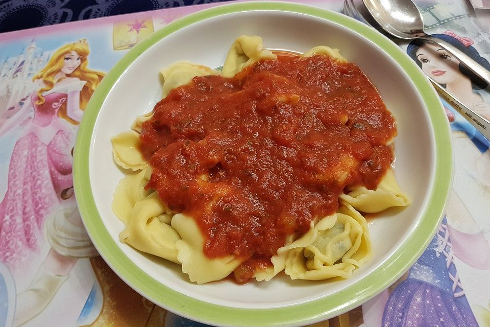 Tortellini in scharfer Mailänder Salami-Tomatensauce à la Didi