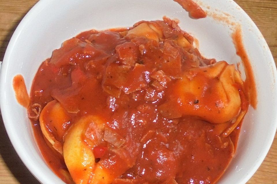 Tortellini in scharfer Mailänder Salami-Tomatensauce à la Didi