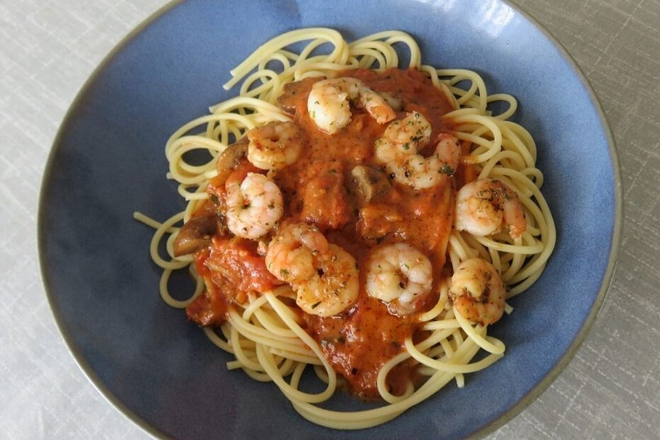 Spaghetti mit Scampi-Tomaten-Sauce