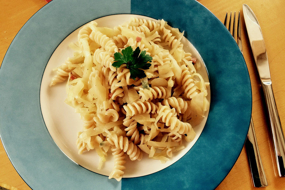 Weißkraut mit Penne