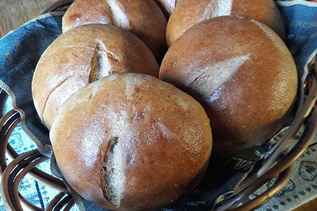 Dinkelvollkornbrötchen mit Sauerteig von trekneb| Chefkoch