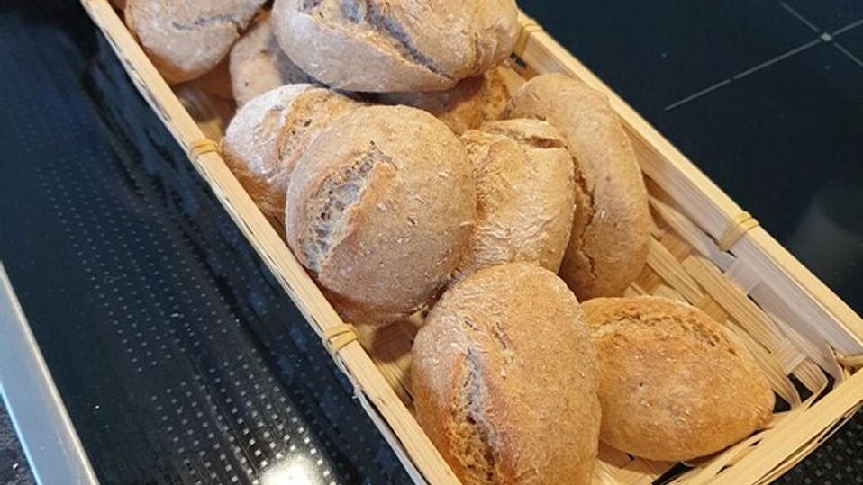 Dinkelvollkornbrötchen mit Sauerteig von trekneb Dinkelvollkornbrötchen mit Sauerteig von trekneb