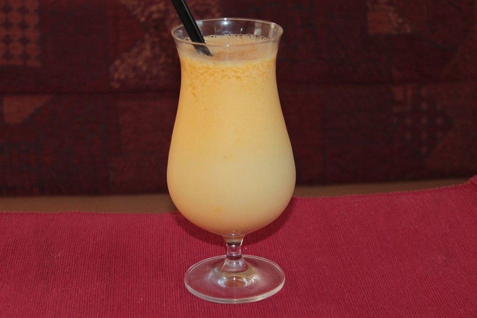 Veganer Mandarinen-Ananas-Hafer-Drink