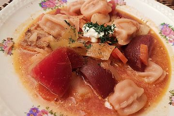 Schnuckis Rote Bete-Suppe mit Pelmeni
