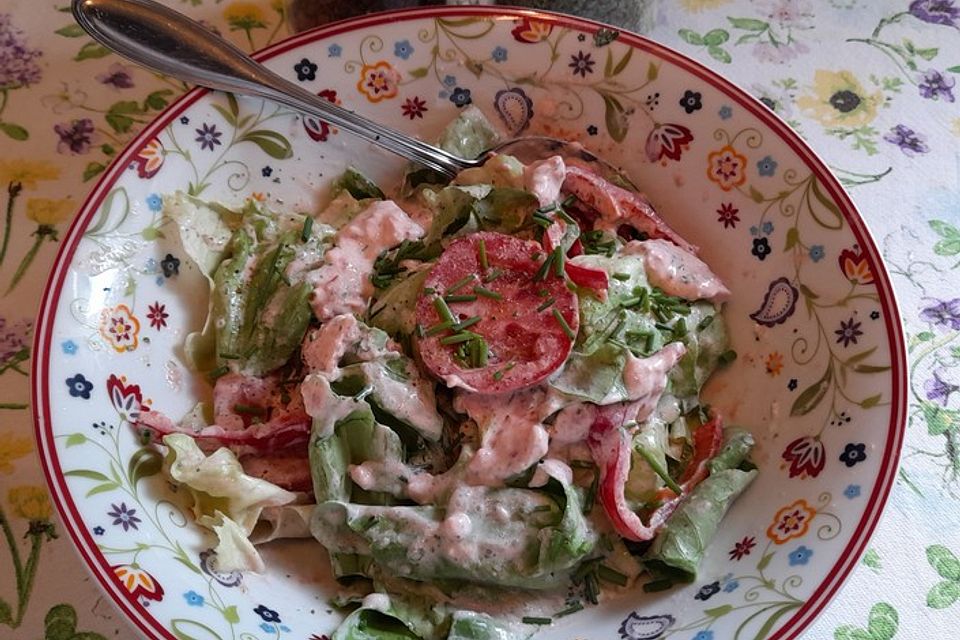 Tomaten-Blitzdressing für gemischten Salat