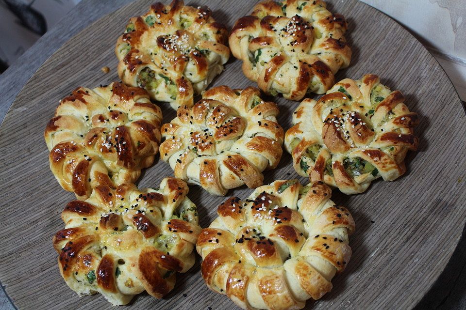 Türkisches Pogca Gebäck mit Kartoffelfüllung