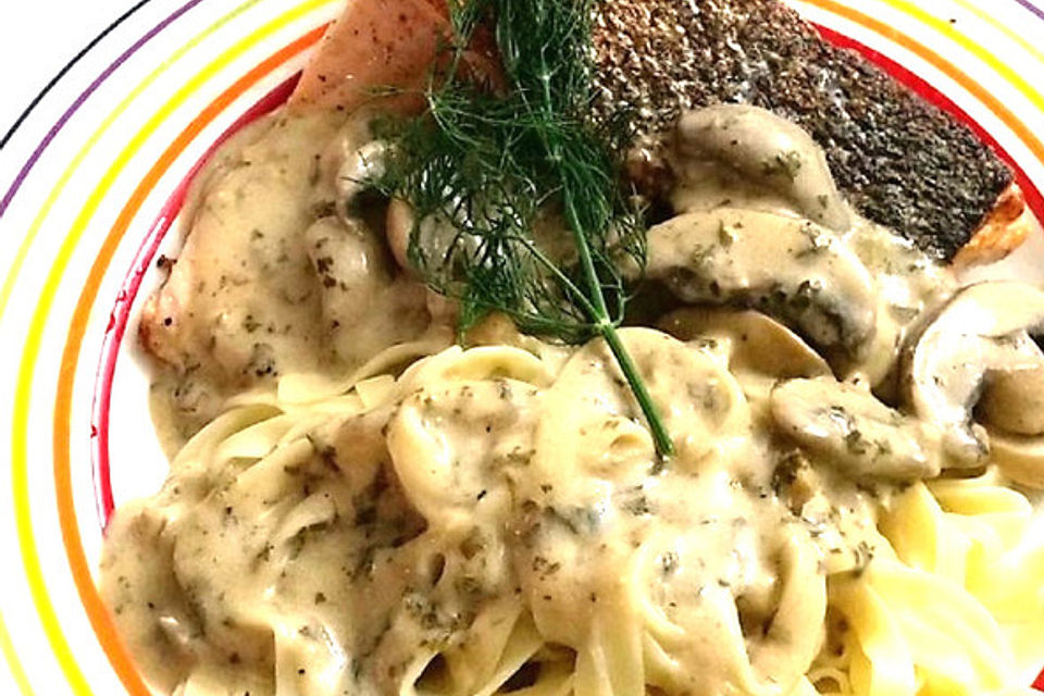 Frischer Lachs mit Champignon-Cremesauce