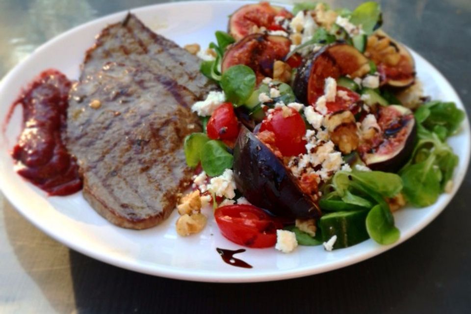 Feldsalat mit karamellisierten Feigen, Walnüssen und Feta-Topping