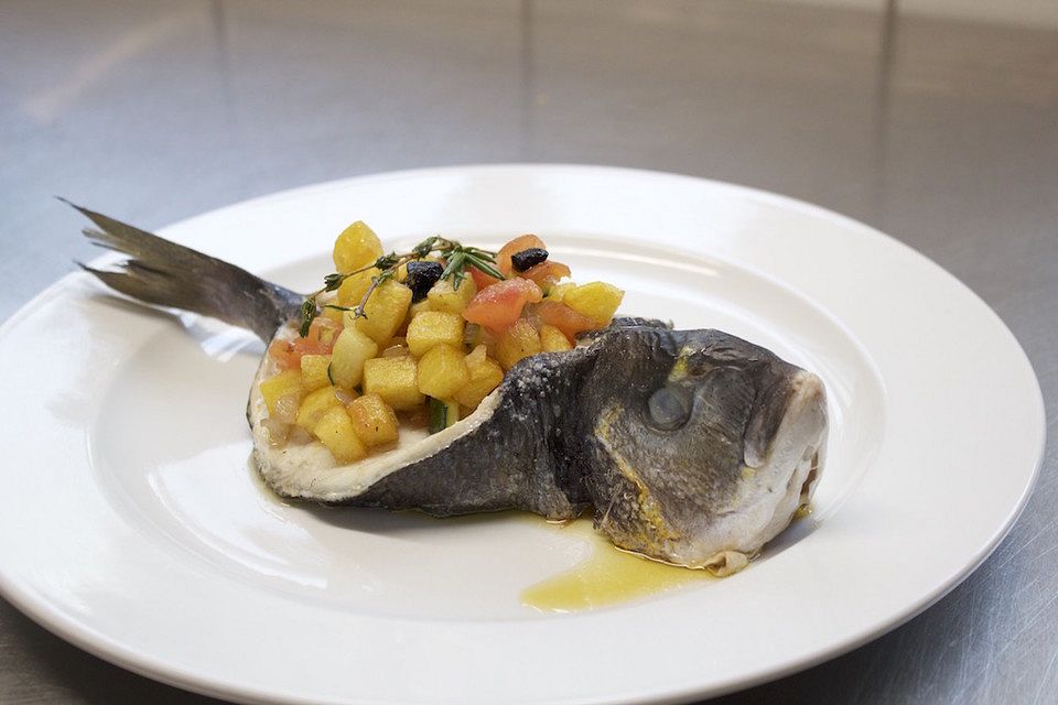 Dorade mit mediterranem Kartoffelgemüse