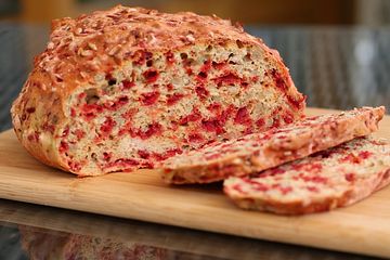 Rote-Bete-Brot mit frischen Kräutern