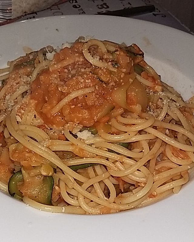 Giwalatos Spaghetti mit Zucchini-Linsen-Sugo