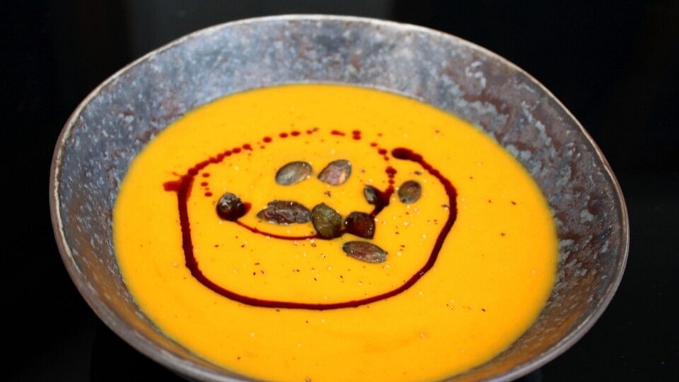 Kürbissuppe mit Süßkartoffeln, Karotten, Ingwer und Kokosmilch von ... Kürbissuppe mit Süßkartoffeln, Karotten, Ingwer und Kokosmilch von ...