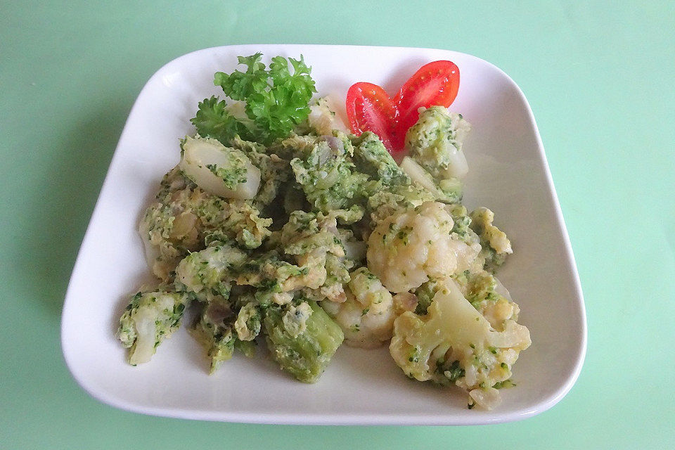 Blumenkohl und Brokkoli im Ei