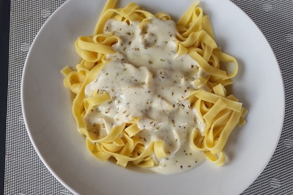 Pasta in Rosmarin-Zitronen-Soße