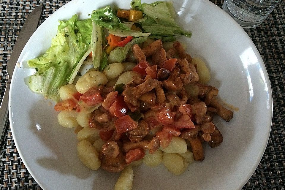 Gnocchi mit Pfifferlingen und Tomaten