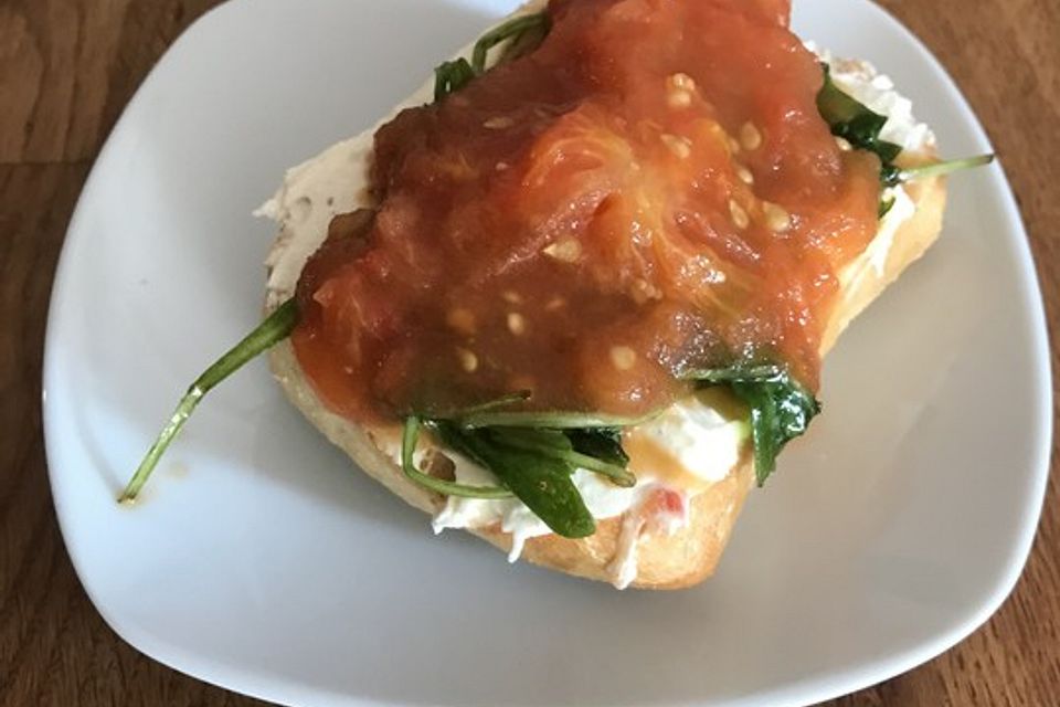 Ciabatta mit Fetacreme, Rucola und Ofentomaten