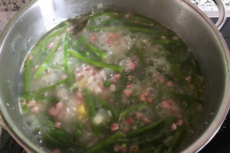 Schnippelbohnen - Suppe