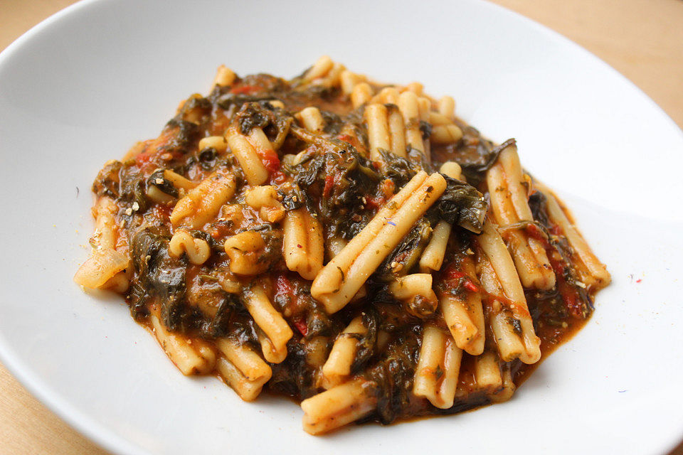 Pasta mit Tomate und Spinat