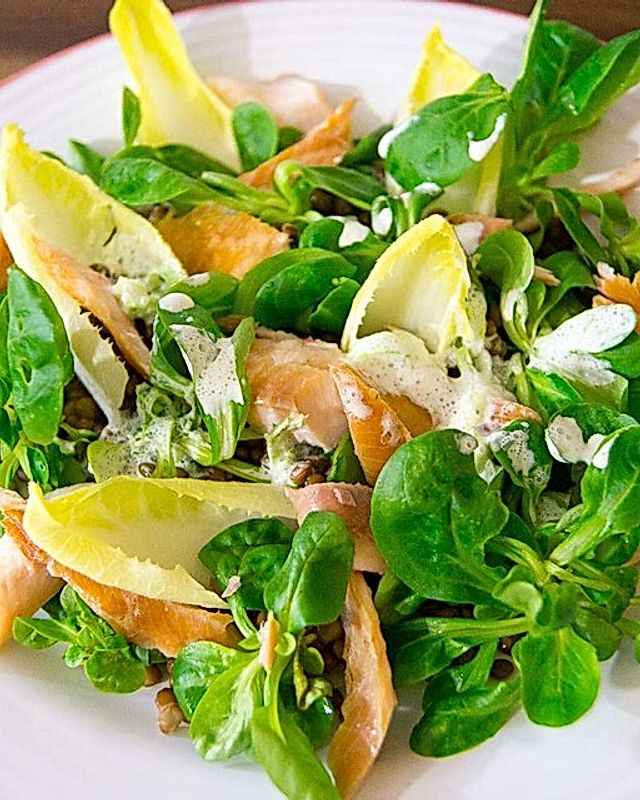 Linsen-Chicorée-Salat mit Räucherforelle