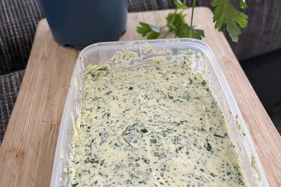 Cremige vegane Kräuterbutter