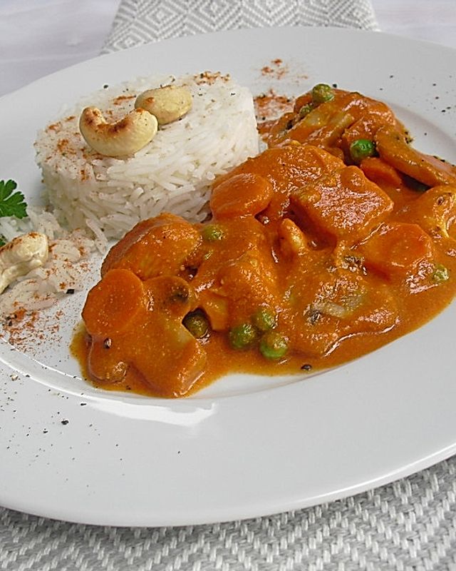 Indisches Curry mit Hähnchen, Gemüse und Basmatireis