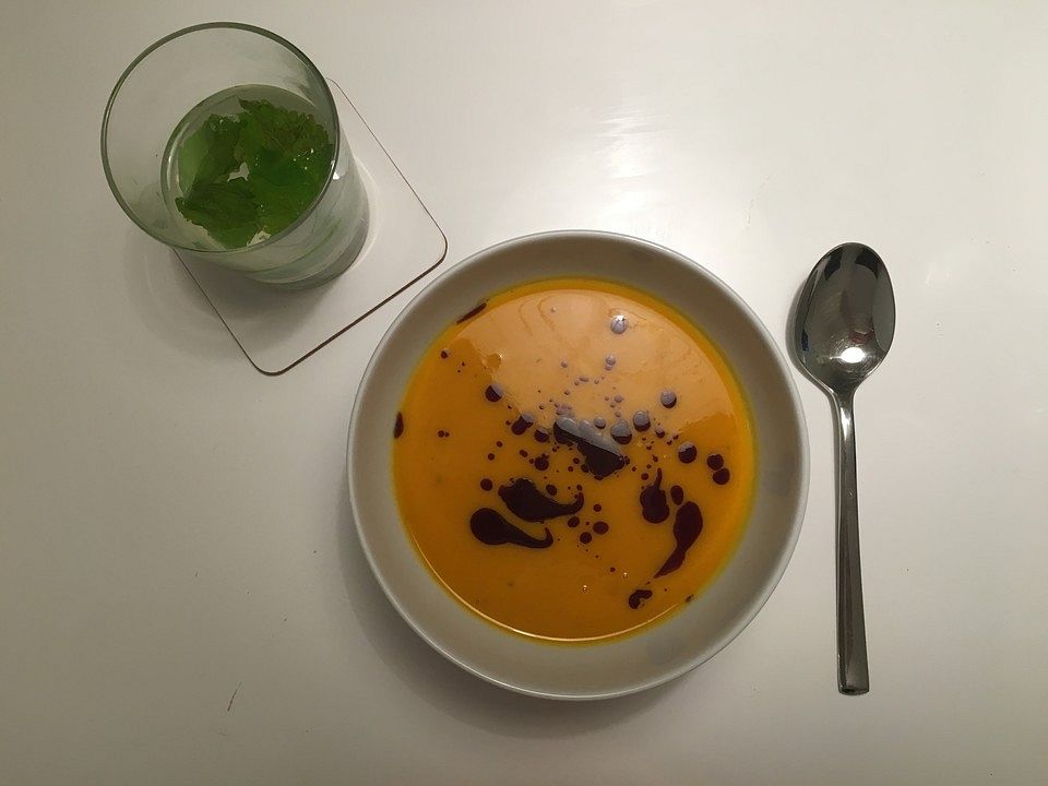 Kürbissuppe mit Süßkartoffeln und Karotten von lifeisdelicious| Chefkoch