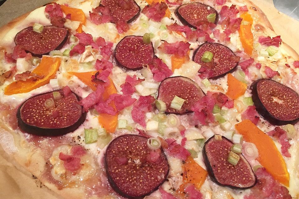 Flammkuchen mit Kürbis und Feige