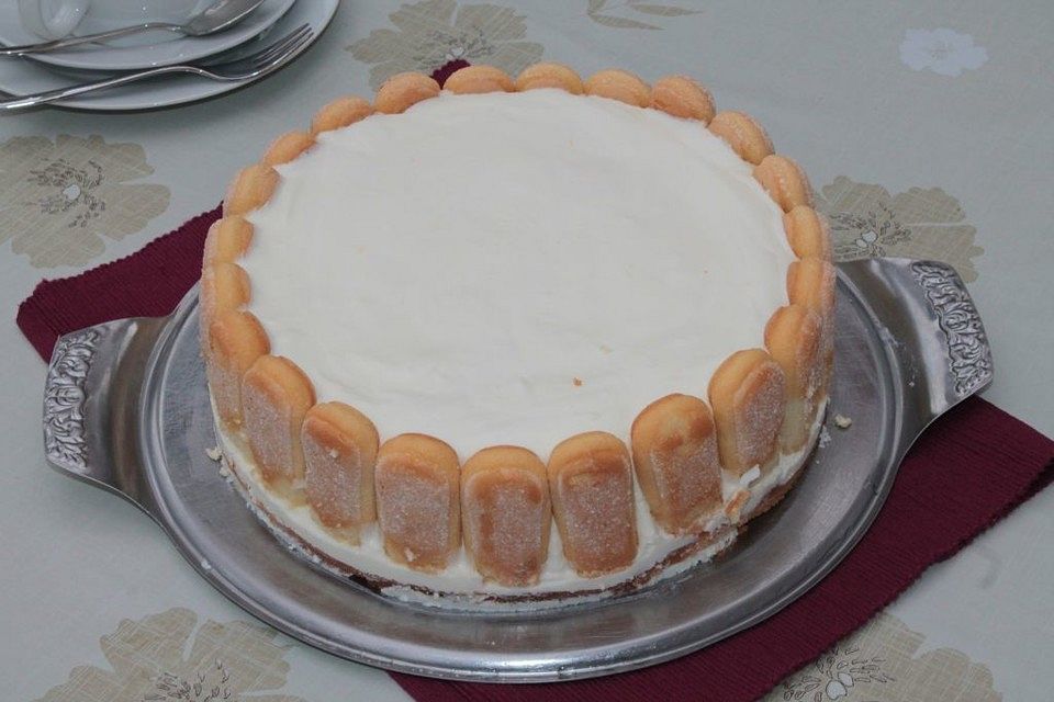 Mandarinen-Frischkäse-Torte mit Löffelbiskuitrand