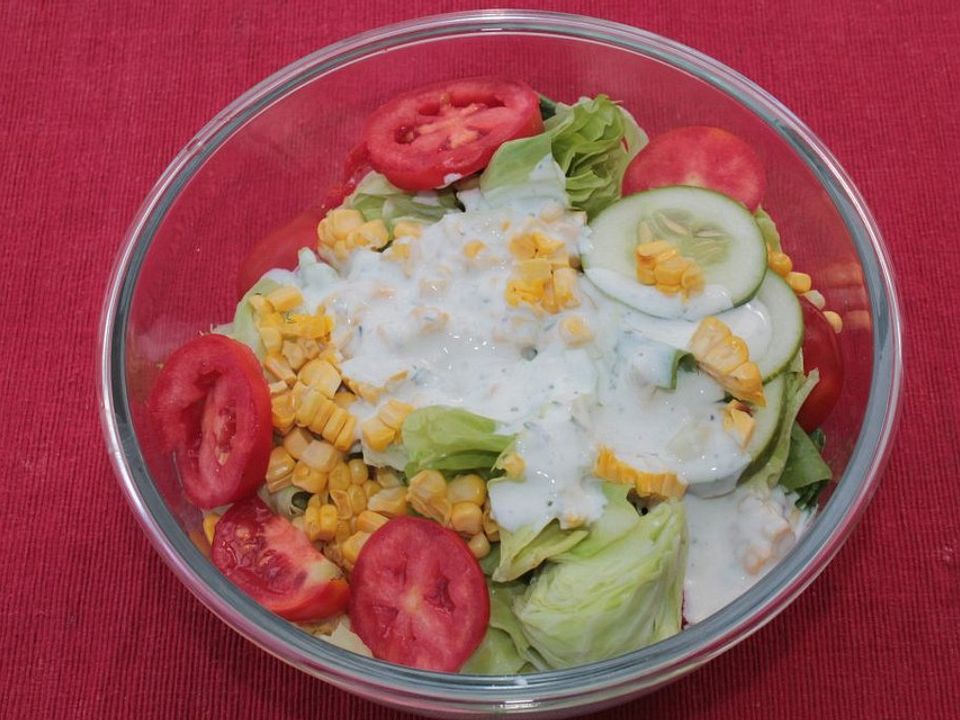 Zichorie-Mais-Tomaten-Gurken-Salat mit Sauerrahm-Maissaft-Dressing von ...